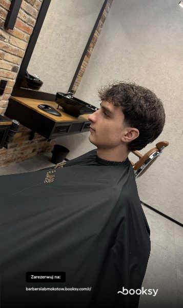 Barbers Lab - Ciemne loki na górze, taper po bokach